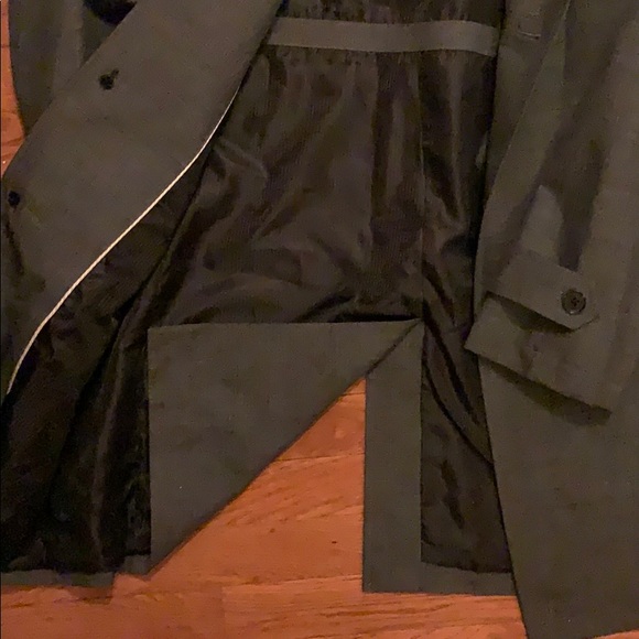 Joseph Abboud light trench coat. - Picture 2 of 8